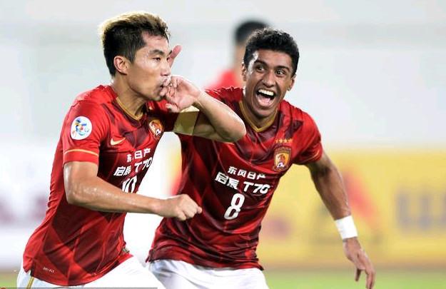 王钰栋承受多重压力，U21、中超、全运会三线作战疲惫不堪（U21、中超、全运会三线鏖战，王钰栋压力倍增疲态尽显）