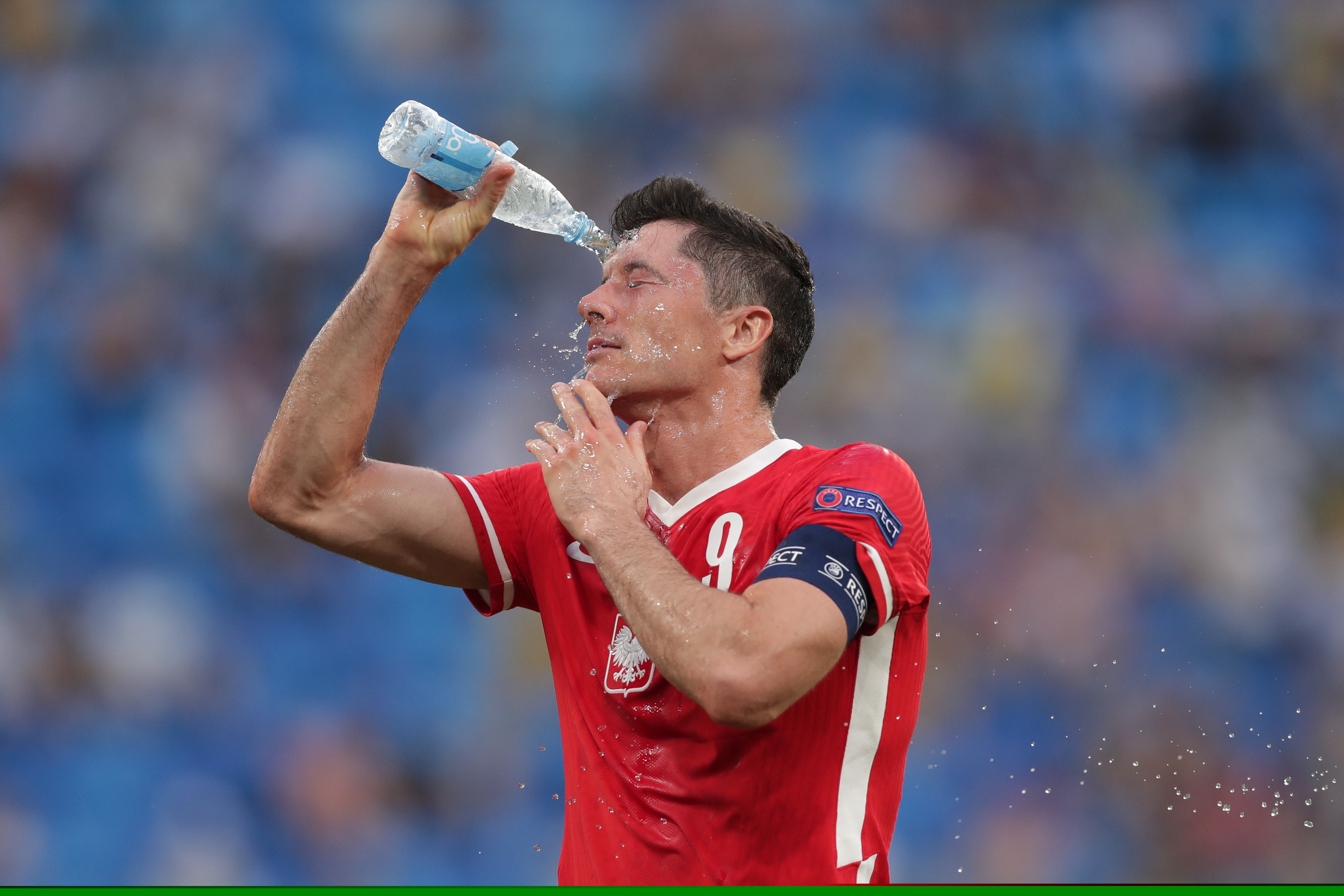 利雅得胜利2-1逆转费哈，C罗双响+补时第14分钟点射绝杀