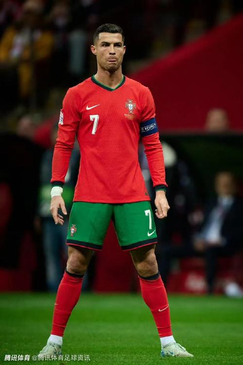 赫内斯：明年目标是德甲冠军；已准备庆祝活动？我们不想傲慢